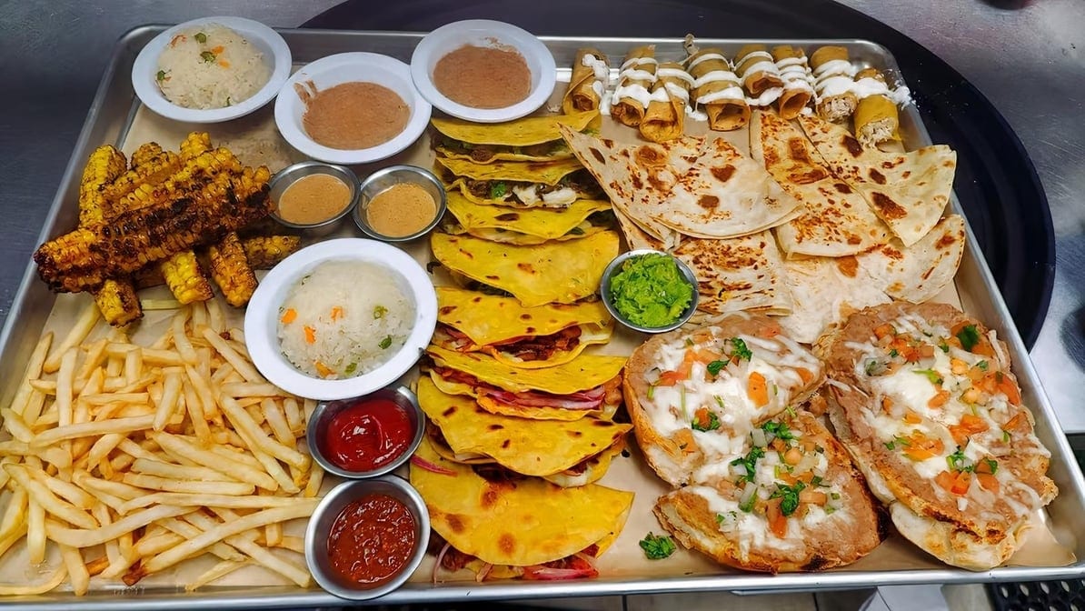 Tray Garnachero for 4 People.