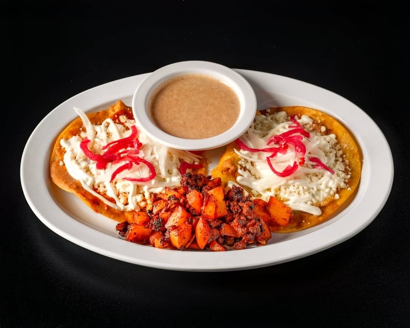 Itacate Huevos Divorciados.